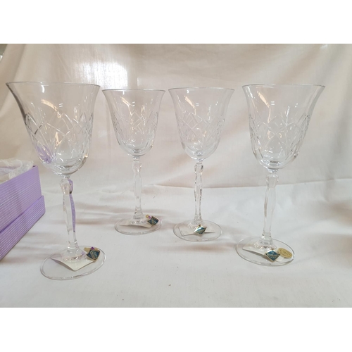 653 - 2 x Set of 4 x Crystal and Hand Decor Heart Wine Glasses (8pcs)