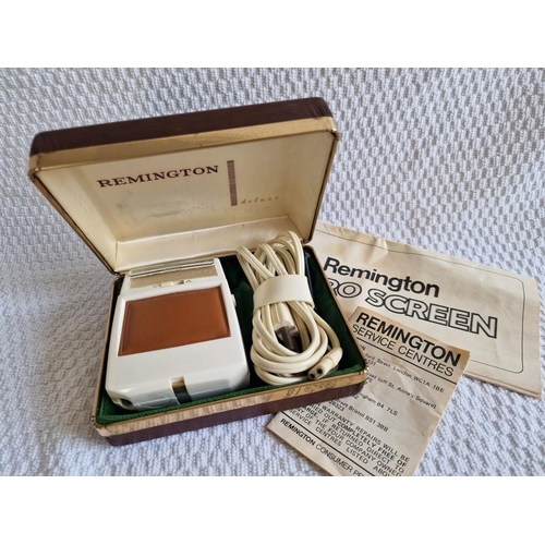 132 - Vintage / Retro 'Remington 25' Electric Razor in 'Deluxe' Carry Case