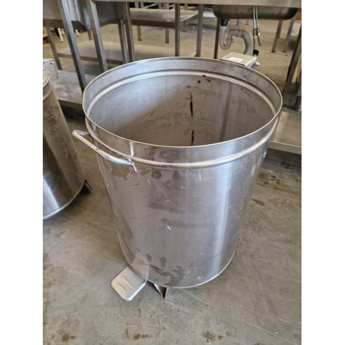 231 - Stainless Steel Commercial Pedal Bin, (Approx. Ø: 44, H: 66cm), Nb. No Lid.