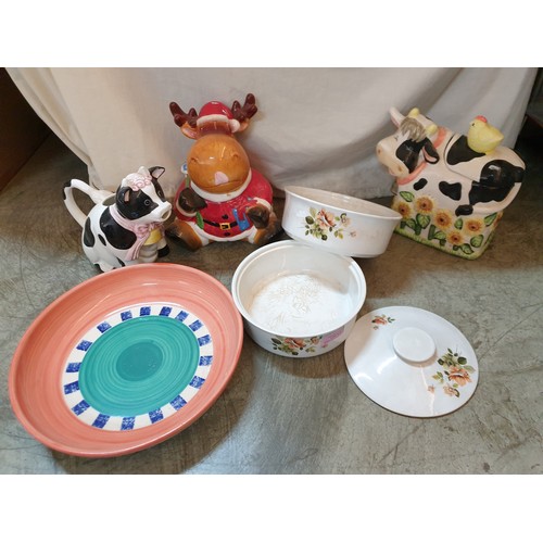 300 - Ceramic Kitchen Items; Dish with Lid Together with Matching Bowl and Large Salad / Fruit Bowl and Fa... 