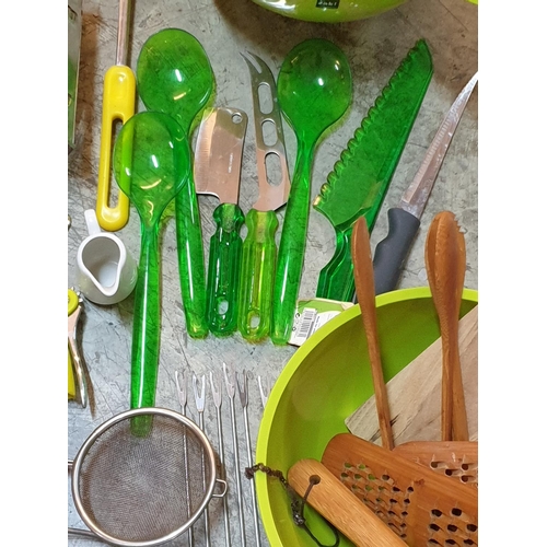 353 - Box of Wooden and Other Kitchen Utensils Together with 2 x Plastic Bowls