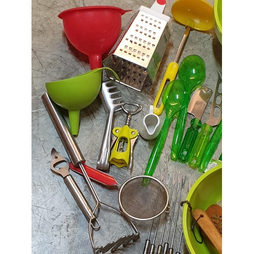 353 - Box of Wooden and Other Kitchen Utensils Together with 2 x Plastic Bowls