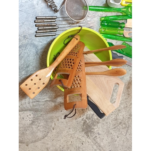 353 - Box of Wooden and Other Kitchen Utensils Together with 2 x Plastic Bowls