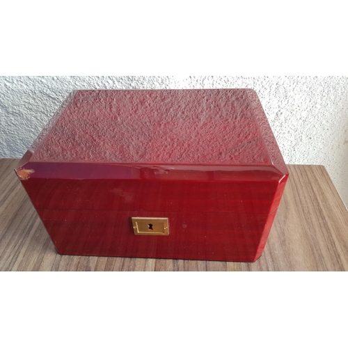 11 - Davidoff Barrell Humidor Cigar Bow (A/F, Chipped on the Corner), (27.5cm x 15cm x 20.5cm)