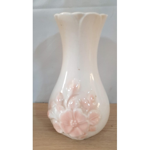 95 - 4 x Ceramic Vases in Different Styles, Sizes and  Pattern (H:19 - 21.5cm)