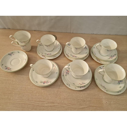 53 - Collection of Aynsley Fine Bone China in the 'Little Sweetheart' Pattern; 8 x Cups, 8 x Saucers and ... 