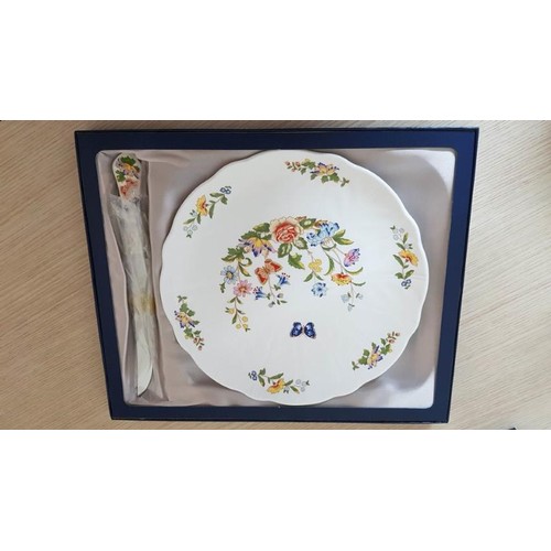 24 - Aynsley Cake Set; Large Porcelain Plate (Ø26.5cm) and Knife with Decorative Porcelain Handle (Boxed)