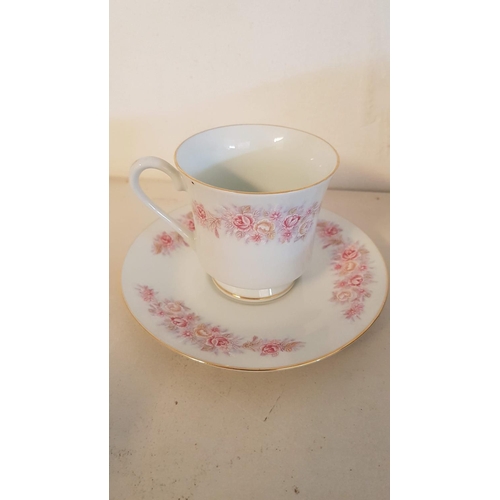 71 - Floral Pattern Set of 5 x Tea Cups (Porcelain 5 x Cups and 5 x Saucers)