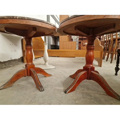 811 - Pair of Round Marble Top Classical Style Side Tables with Wooden Pedestal Legs, (Approx. Ø: 70cm, H:... 