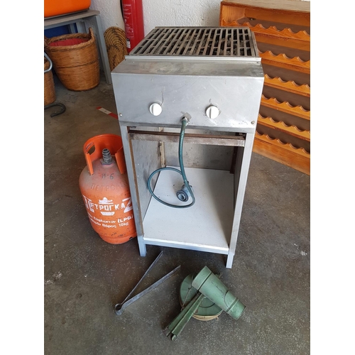 819 - Stainless Steel Gas Grill with Accessories Inc; Gas Bottle, Smoker and Tong (44 x 58 x 90cm)