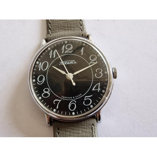 291 - Vintage Raketa Manual Wind Gent's Wrist Watch, Made in Soviet Union, Round Case with Black Face and ... 