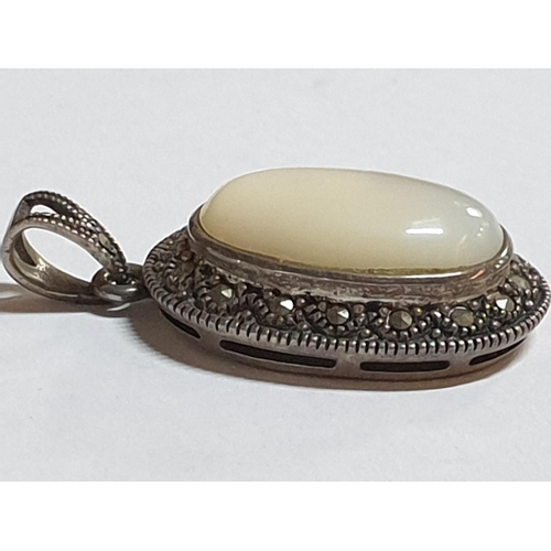 262 - 2 x Silver Pendants; Vintage Style High Ornate Oval  Locket Pendant (Approx. 2 x 2.5cm) and Retro Ov... 