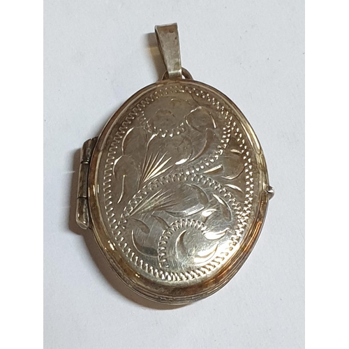 262 - 2 x Silver Pendants; Vintage Style High Ornate Oval  Locket Pendant (Approx. 2 x 2.5cm) and Retro Ov... 