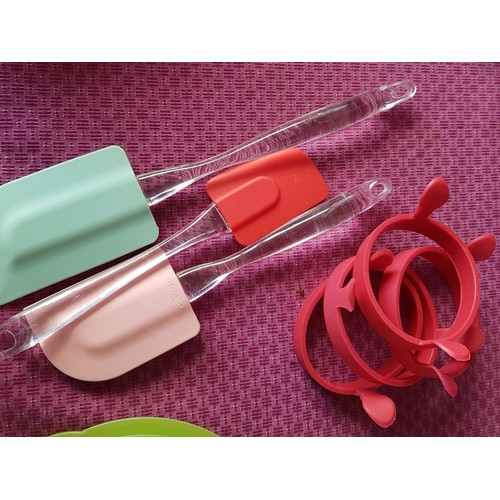 265 - Collection of Tupperware and Silicone Kitchenware