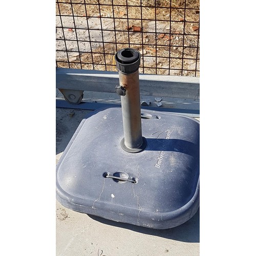 633 - Umbrella Stand on Wheels