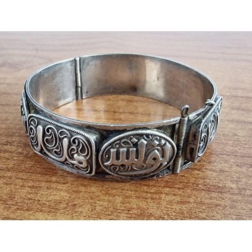 78 - Decorative Persian(?) Sterling Silver Bangle Bracelet with Arabic Message, (Approx. Ø: 6cm, 27g)

* ... 