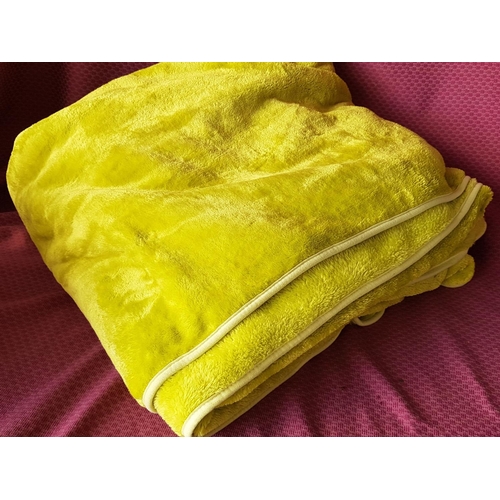 292 - Green / Lime Colour 100% Polyester Fluffy Blanket (230 x 220cm)