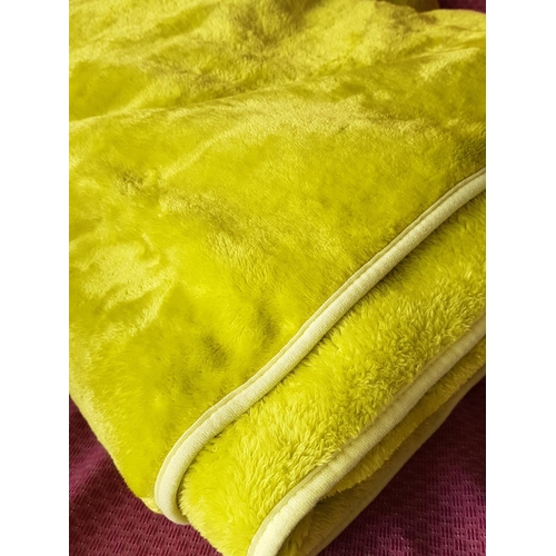 292 - Green / Lime Colour 100% Polyester Fluffy Blanket (230 x 220cm)