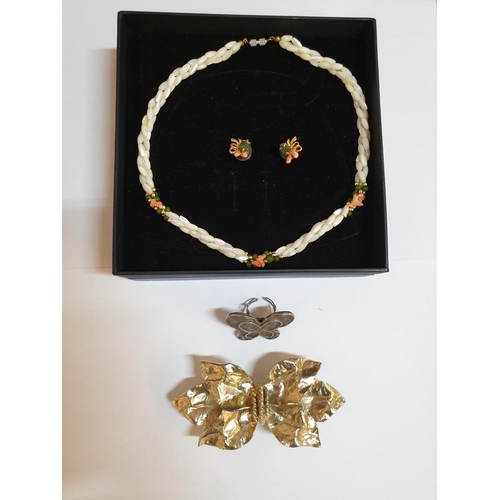 276 - Poisnettia Flower 1987 Mimi Di Gilded Floral Buckle Belt Together with Butterfly Fancy White Metal R... 