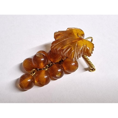 135 - Vintage 9ct Gold and Amber Grape Design Brooch, Made in Russia, (Approx. 6.4g Total Weight)