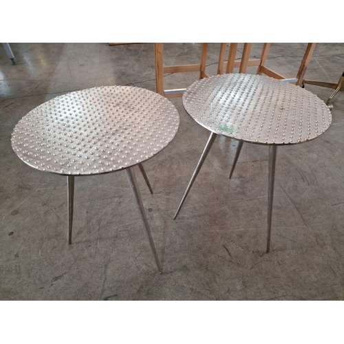 171 - Pair of Modern Designer Silver Colour Metal Round Side Tables with 3-Legs, (Approx. Ø: 40cm, H: 54cm... 