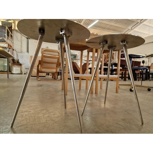 171 - Pair of Modern Designer Silver Colour Metal Round Side Tables with 3-Legs, (Approx. Ø: 40cm, H: 54cm... 