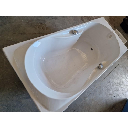 823 - White Colour Fibreglass Bath, (Approx. 169 x 74cm)