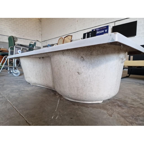 823 - White Colour Fibreglass Bath, (Approx. 169 x 74cm)