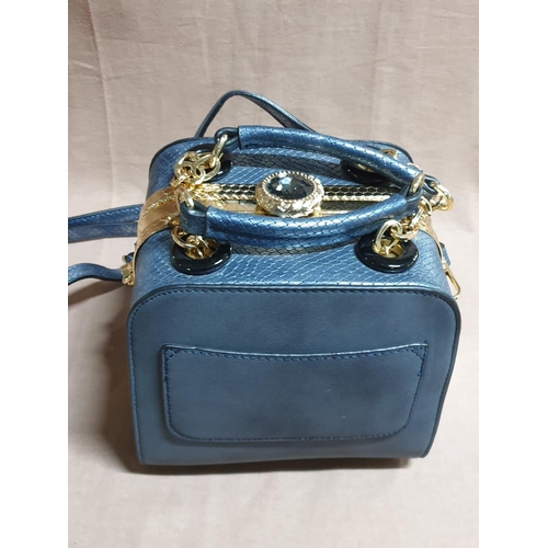 221 - Stylish Ornate Handbag Trunk Purse with Large Round Crystal Clasp (Approx. 14 x 18 x 17cm)