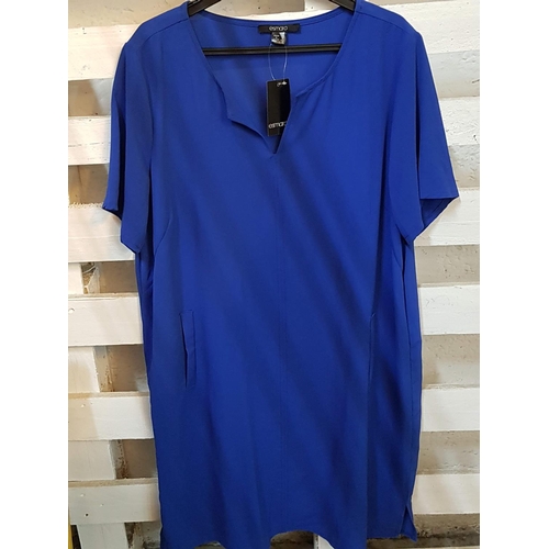 220 - Lady's Dress in Cornflower Blue Colour, V-Neckline, Short Sleeve (Size EUR 46, GB20)