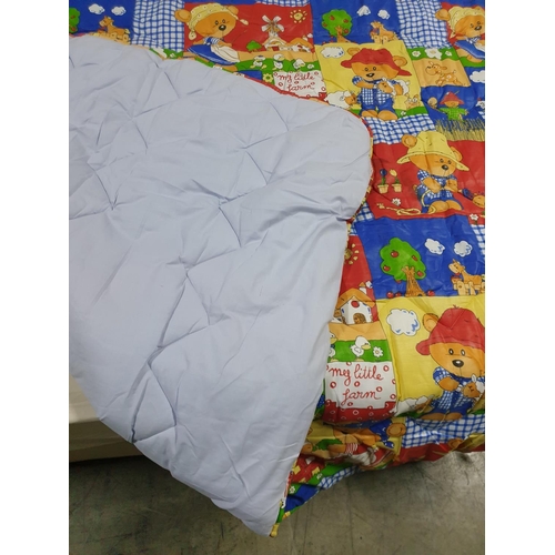 74 - Children's Bed Cover in Teddy Bear Pattern (165 x 210cm)