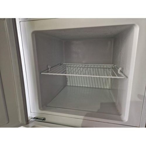 425 - Super General Fridge Freezer, (White Colour), Model: BCD-280W), (Approx. 55 x 55 x 170cm)