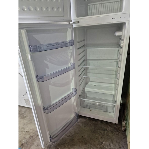 425 - Super General Fridge Freezer, (White Colour), Model: BCD-280W), (Approx. 55 x 55 x 170cm)