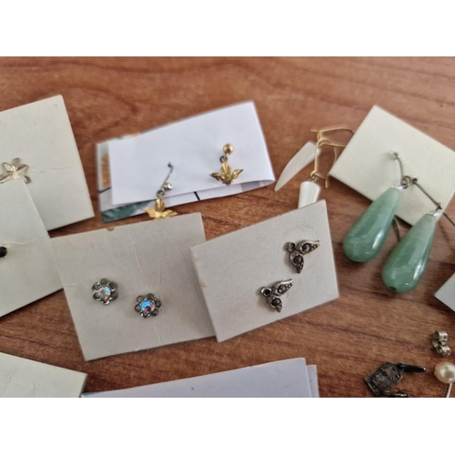 818 - Collection of Jewellery; 14 x Pairs of Assorted Earrings, etc