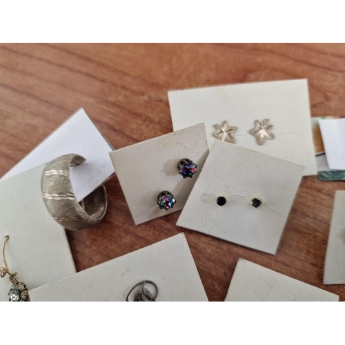 818 - Collection of Jewellery; 14 x Pairs of Assorted Earrings, etc