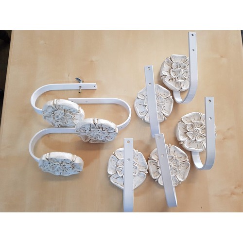 476 - Set of 8 x Metal / White Finished Shabby Chic / Rustic Wall Coat / Towel Floral Hooks with Cream Pla... 