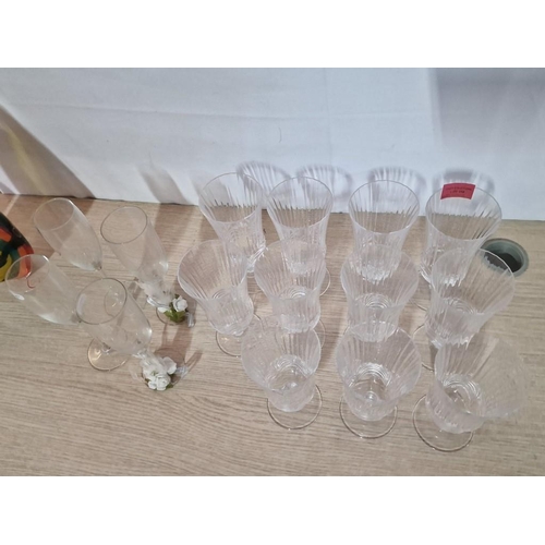 118 - Set of 11 x Cocktail Glasses, Together with 2 x Pairs of Champagne Flutes, (15)