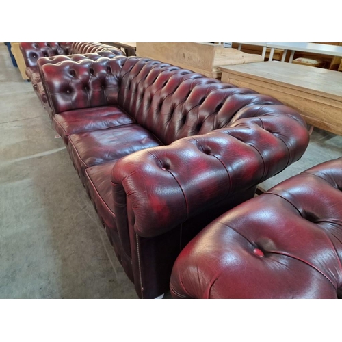 98 - Red Oxblood Leather Chesterfield Sofa, 3-Seater, Made in England (H:74cm x W:198cm x D:93cm)