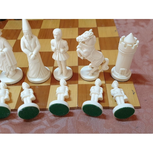 285 - Chess Set with Bakelite Pions and Folding Board