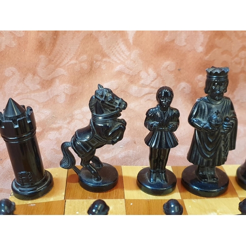 285 - Chess Set with Bakelite Pions and Folding Board