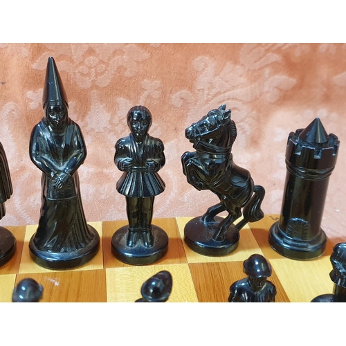 285 - Chess Set with Bakelite Pions and Folding Board