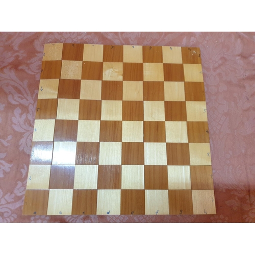 285 - Chess Set with Bakelite Pions and Folding Board