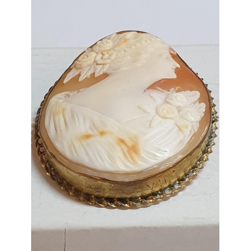 178 - Large Stylish Vintage 40's / 50's Shell Cameo Brooch (5 x 4cm)