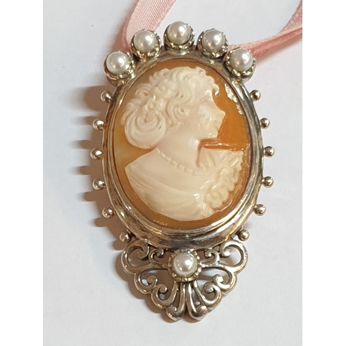 235 - Rare .925 Silver Cameo Brooch Pendant High Ornate and Decorated with Little Pearls (2.5 x 5cm)