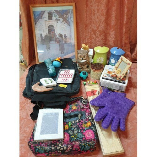 500 - Box of Assorted Items; Frame Print, Bags, Olive Boat Dish, Oval Money Box, Kitchen Accessories; 2 x ... 