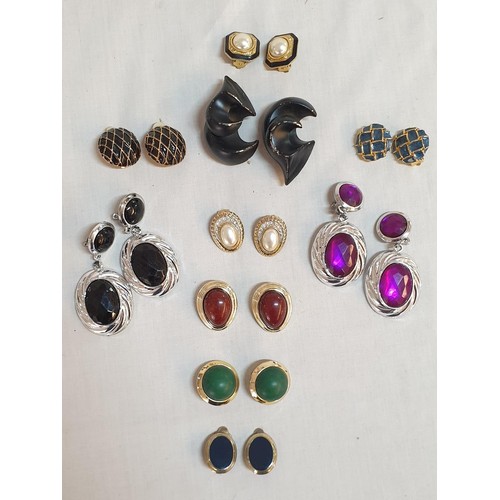 152 - Collection of 10 x Sets of Vintage , Costume Clip On Earrings