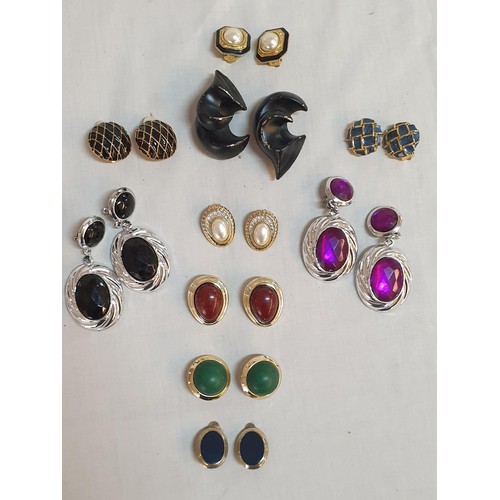 152 - Collection of 10 x Sets of Vintage , Costume Clip On Earrings