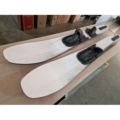 602 - Pair of Water Skis, Wide, (Approx. L: 153cm), (2)