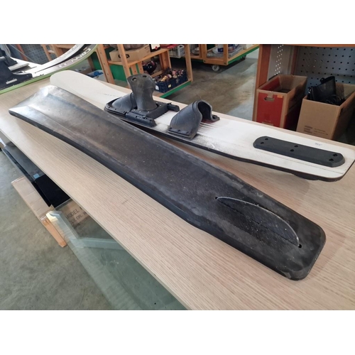 602 - Pair of Water Skis, Wide, (Approx. L: 153cm), (2)