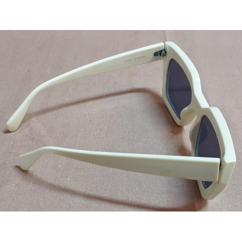 608 - 5 x Pair of Stylish Ladies Sunglasses; 